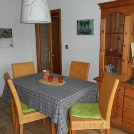 Gemuetliche Ferienwohnung In Eichhagen Mit Grill, Terrasse Und Garten